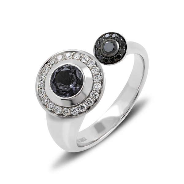 Gold ring with spinel and diamonds