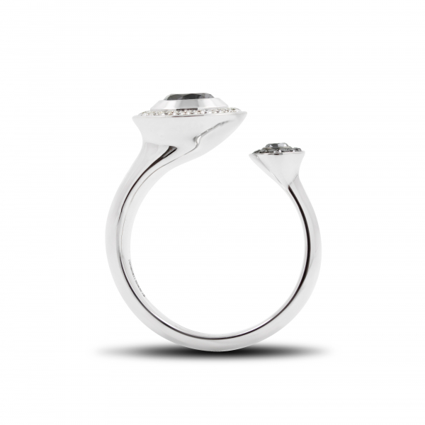 Gold ring with spinel and diamonds