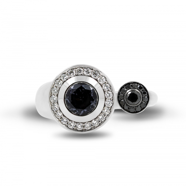 Gold ring with spinel and diamonds