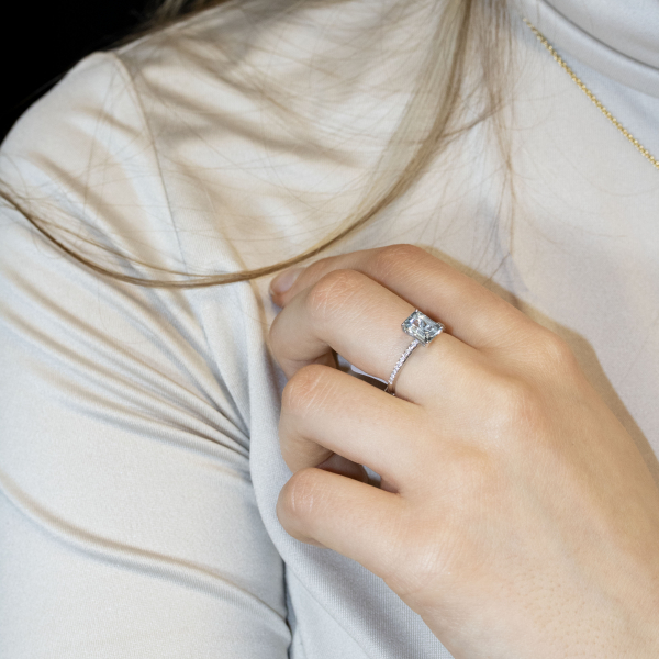 White Gold Ring With  Aquamarine and Diamonds.         