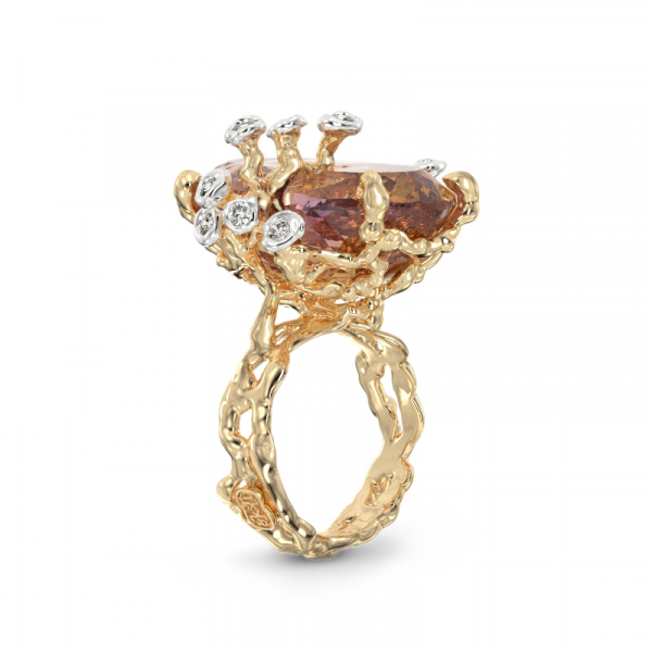 Kollasest kullast sõrmus 